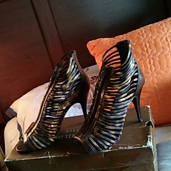 Heels - Picture 1 of 3